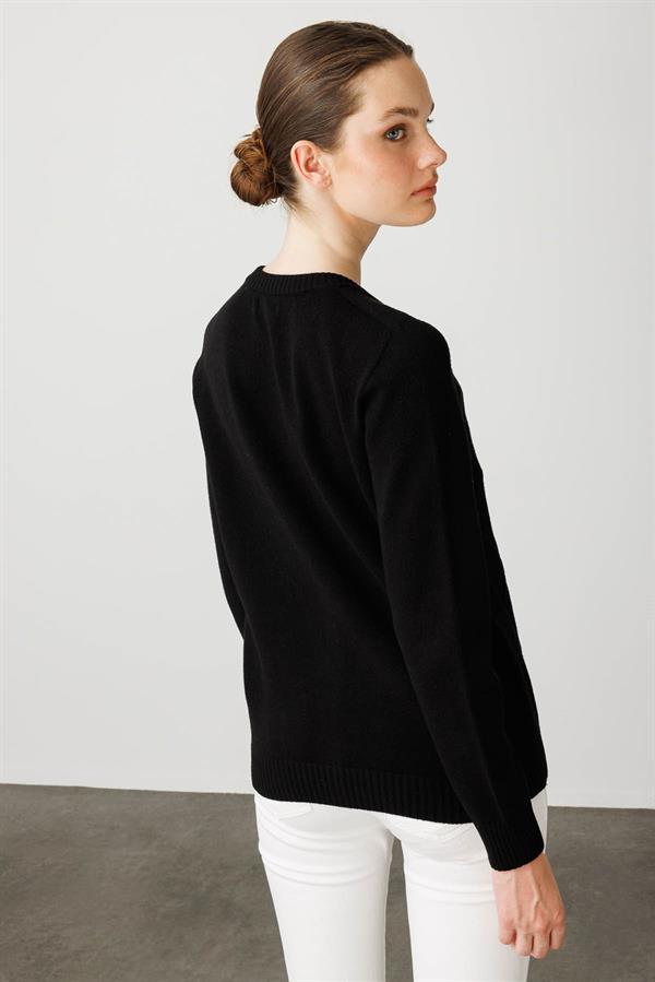 Kadın Sıfır Yaka Önü Baklavalı Nakış İşlemeli Hırka Siyah