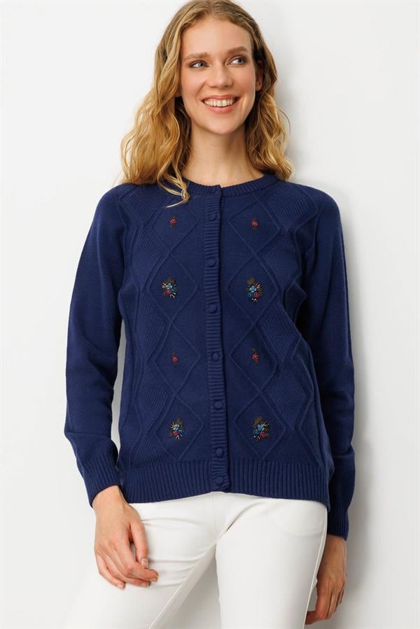 Kadın Sıfır Yaka Önü Baklavalı Nakış İşlemeli Hırka Lacivert