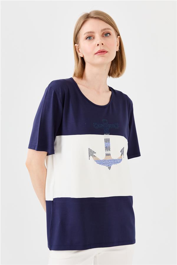 Женская блуза с круглым вырезом и рисунком 