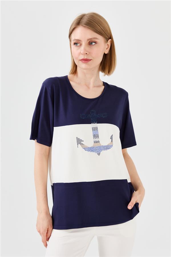 Женская блуза с круглым вырезом и рисунком 