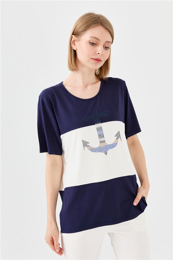 Женская блуза с круглым вырезом и рисунком 