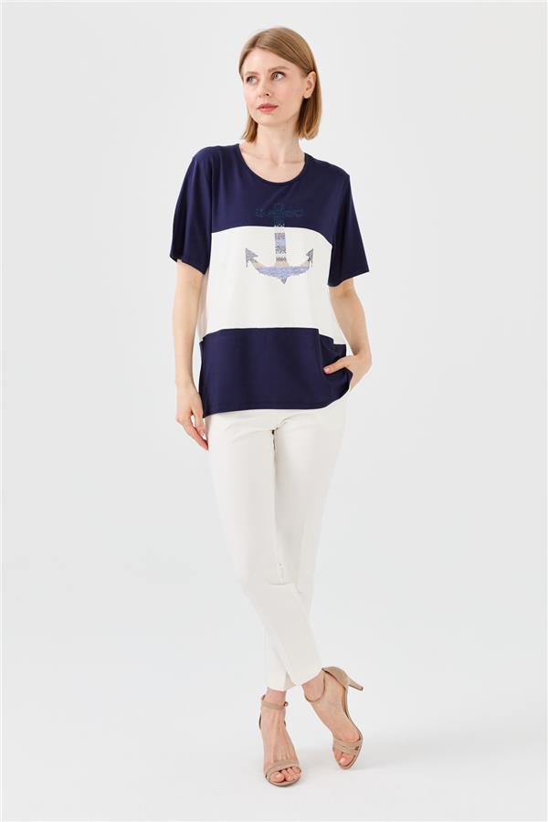 Женская блуза с круглым вырезом и рисунком 