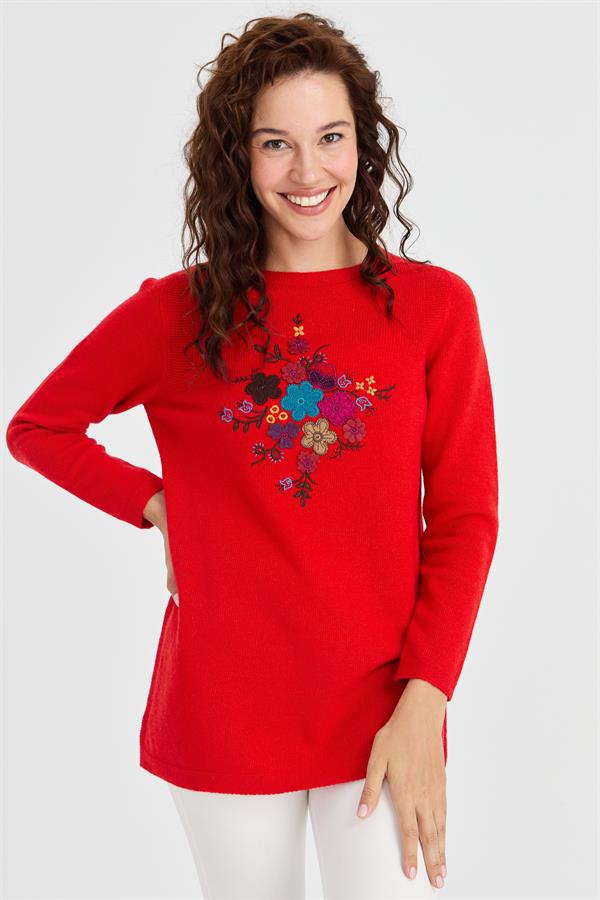 Женский длинный шерстяной свитер с круглым вырезом и вышивкой спереди