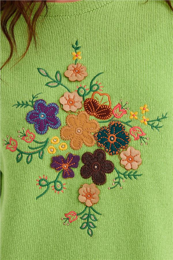 Женский длинный шерстяной свитер с круглым вырезом и вышивкой спереди