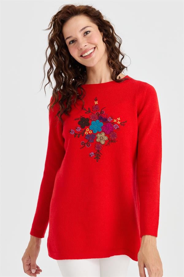 Женский длинный шерстяной свитер с круглым вырезом и вышивкой спереди