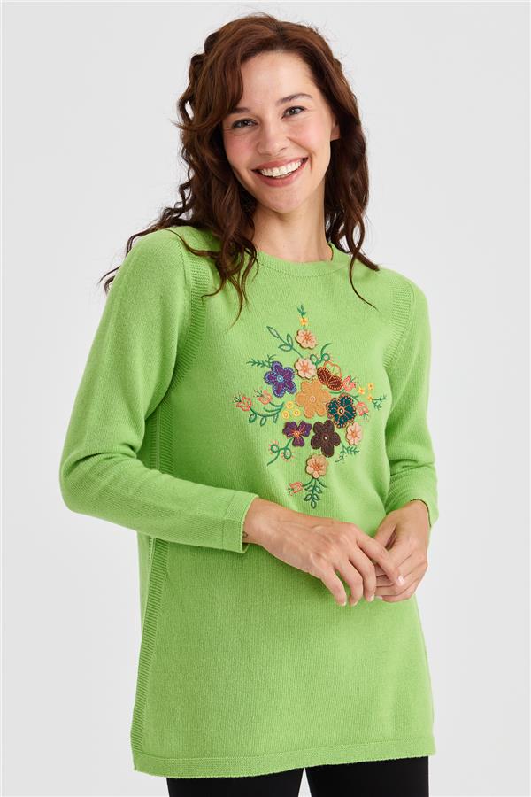 Женский длинный шерстяной свитер с круглым вырезом и вышивкой спереди