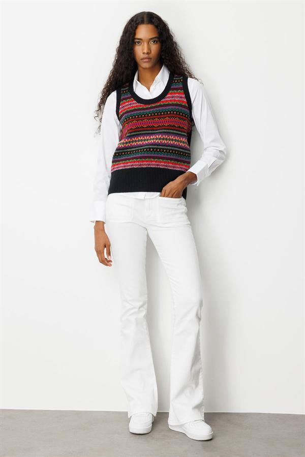 Kadın Sıfır Yaka Önü Jakarlı Yün Süveter Siyah