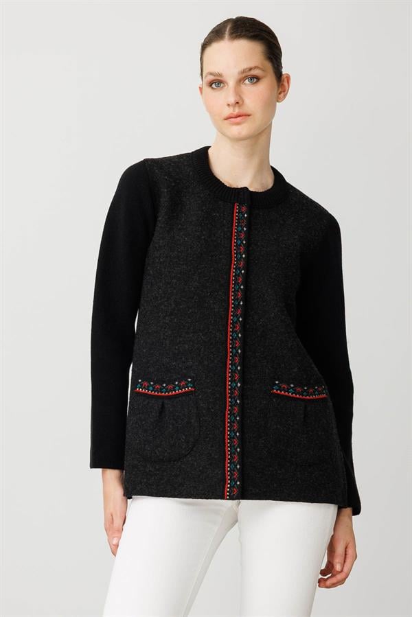 Kadın Sıfır Yaka Önü Keçe Kısa Yün Ceket Siyah