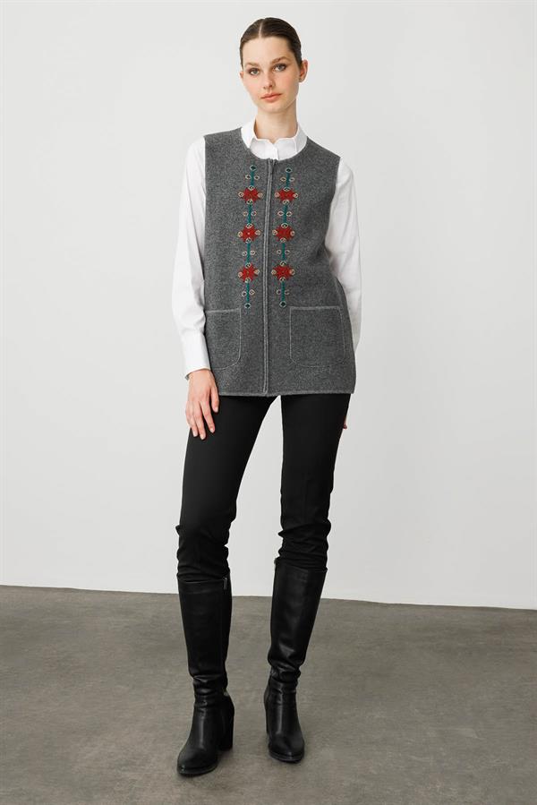 Kadın Sıfır Yaka Önü Nakış İşlemeli Yün Yelek Füme