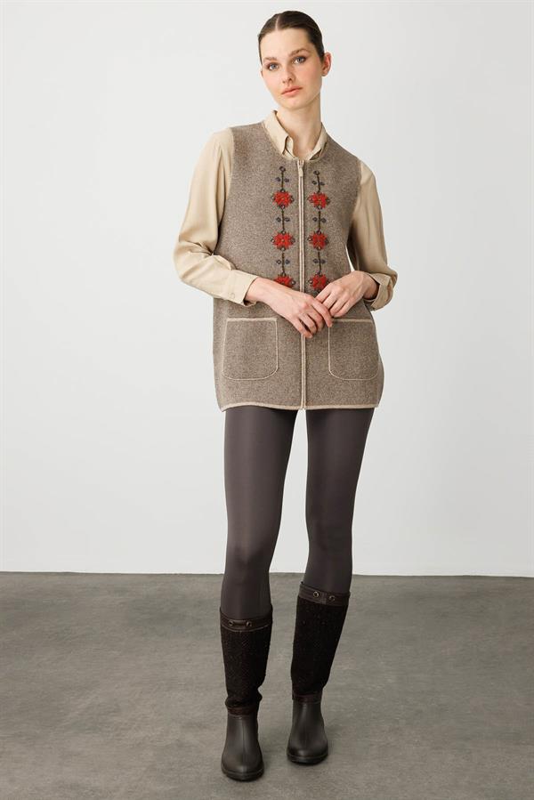 Kadın Sıfır Yaka Önü Nakış İşlemeli Yün Yelek K.Bej