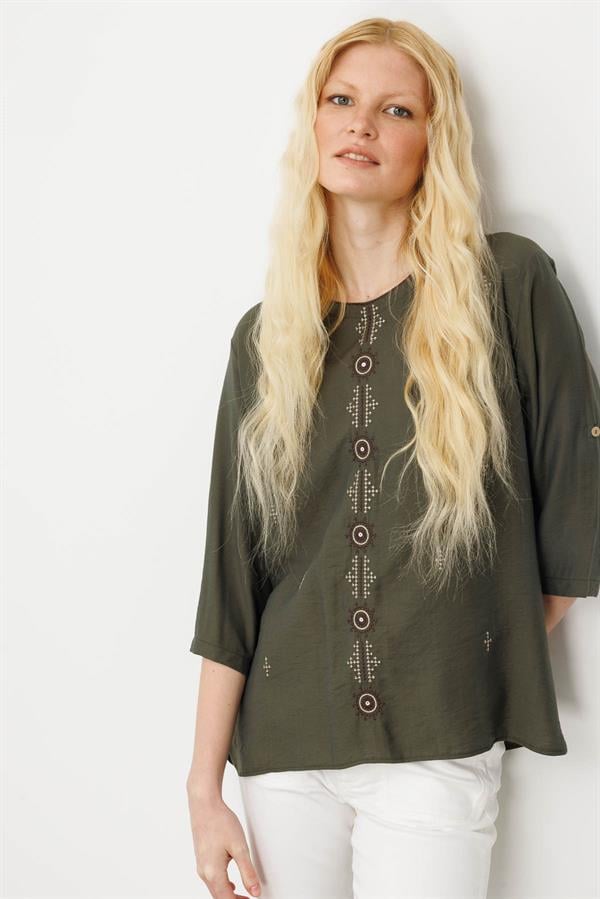 Kadın Sıfır Yaka Önü Nakışlı Bluz Haki