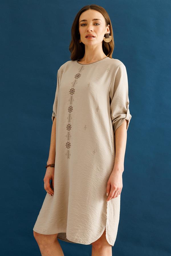 Kadın Sıfır Yaka Önü Nakışlı Elbise Bej