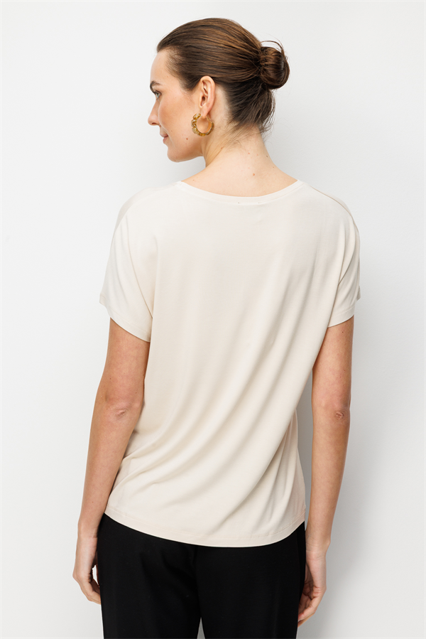 Kadın Sıfır Yaka Önü Payet Güllü Penye T-shirt Bej