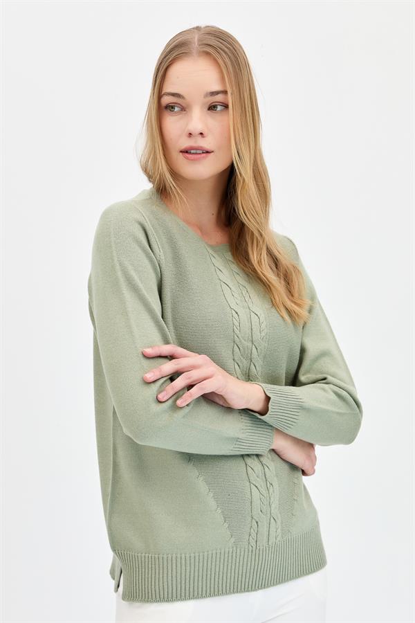 Женский плетеный свитер с круглым вырезом спереди