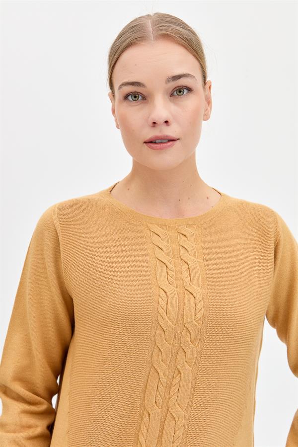 Женский плетеный свитер с круглым вырезом спереди