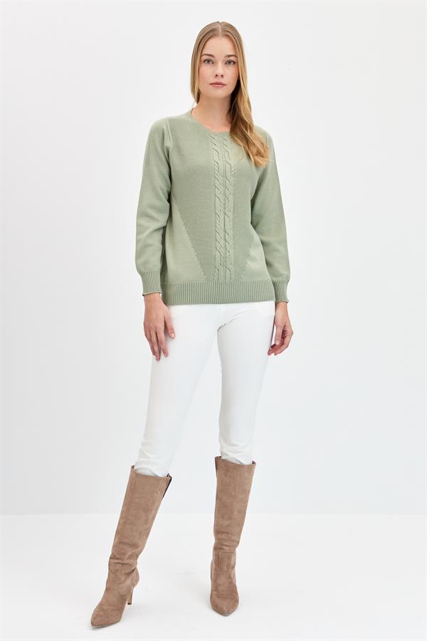 Женский плетеный свитер с круглым вырезом спереди