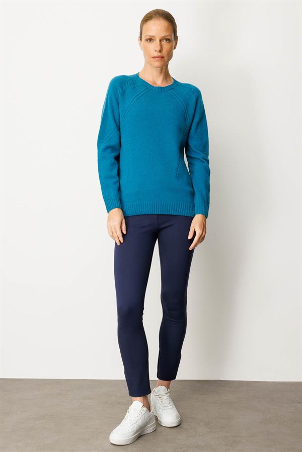 Kadın Sıfır Yaka Önü ve Kol Ortası Saç Örgü Yün Kazak A.Petrol