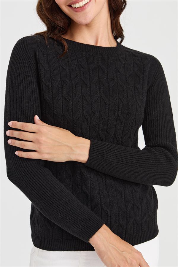 Женский свитер с круглым вырезом