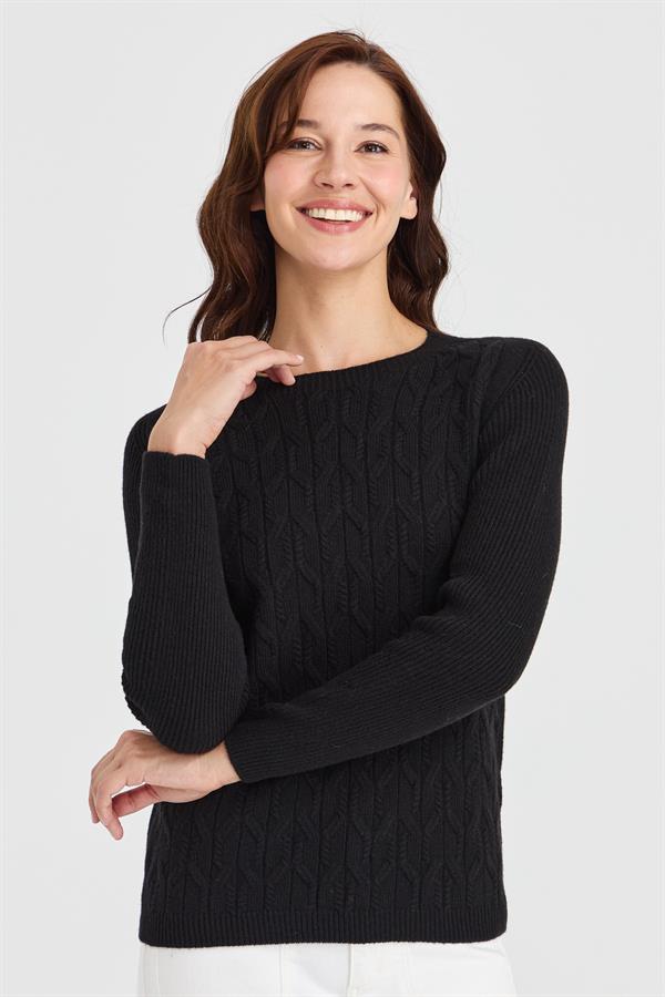 Женский свитер с круглым вырезом