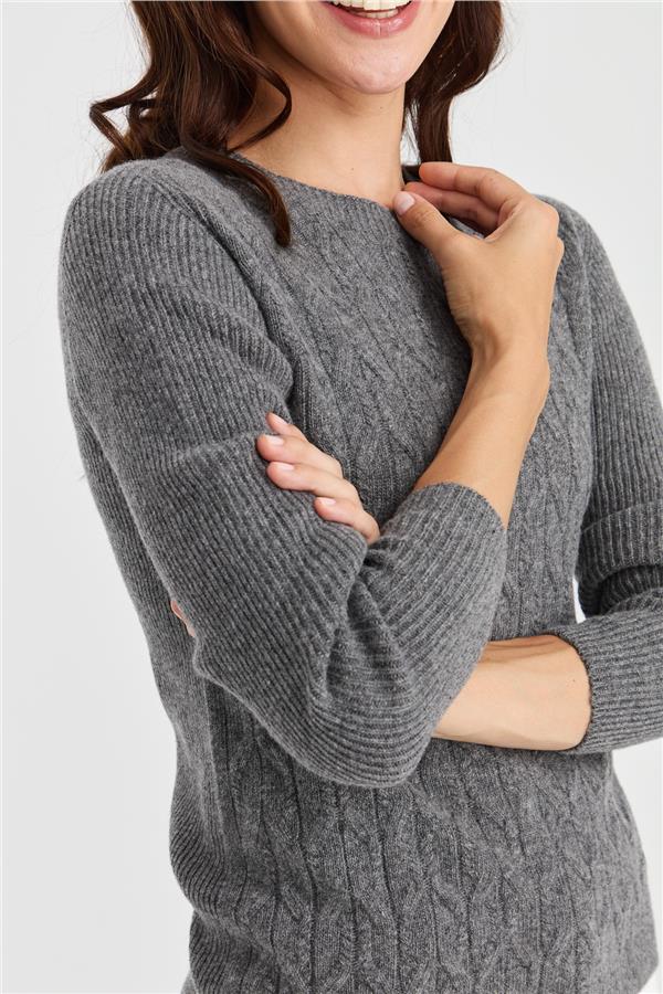 Женский свитер с круглым вырезом