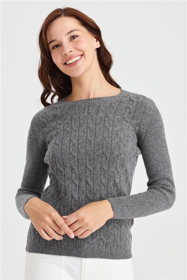 Женский свитер с круглым вырезом