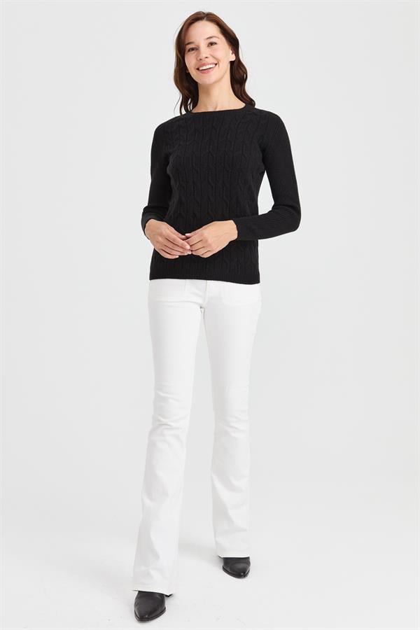 Женский свитер с круглым вырезом