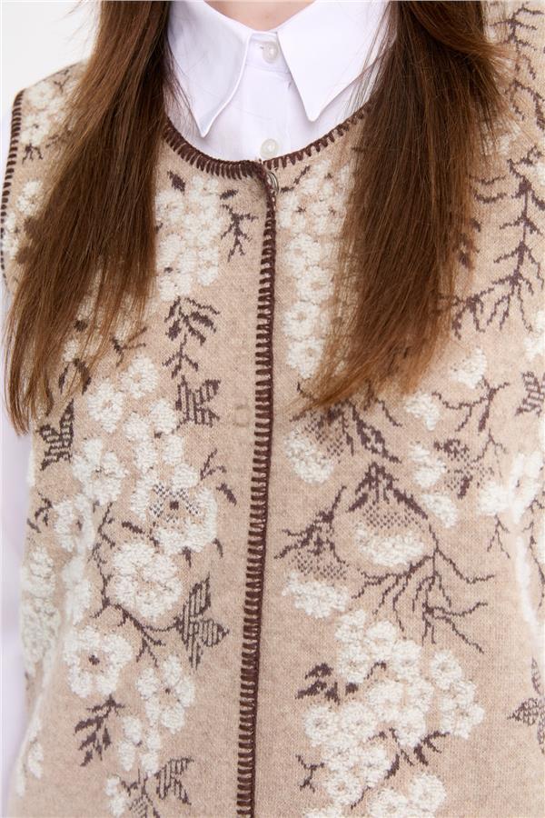Kadın Sıfır Yaka Pıtırcık Çiçekli Yün Yelek K.Bej