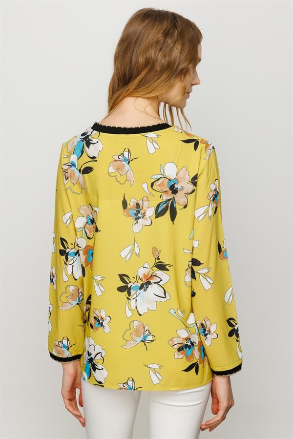 Женская хлопковая блуза с круглым вырезом и цветным рисунком желтая