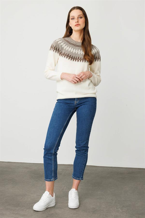 Kadın Sıfır Yaka Robası Baklavalı Yün Kazak Kemik