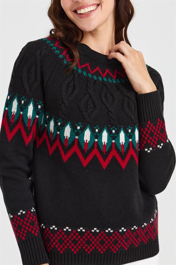 Женский шерстяной свитер с круглым вырезом