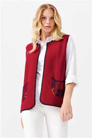 Женский короткий жилет с круглым  вырезом и вышивкой бисером, вишневый 