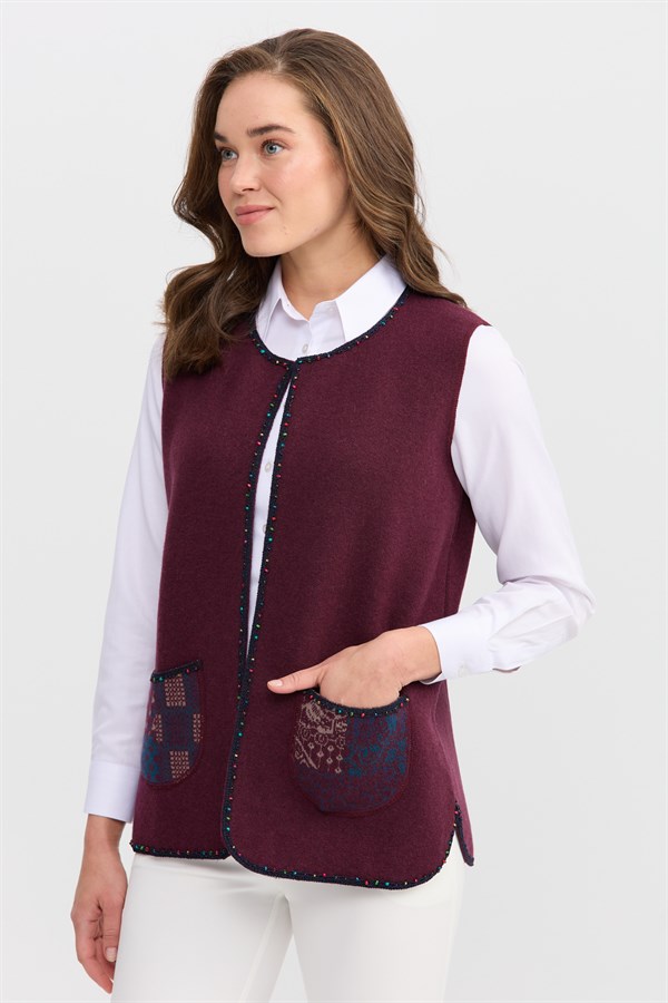 Женский короткий жилет с круглым  вырезом и вышивкой бисером ТЕМНЫЙ ДЭМСОН