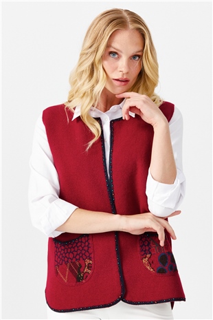 Женский короткий жилет с круглым  вырезом и вышивкой бисером, вишневый 