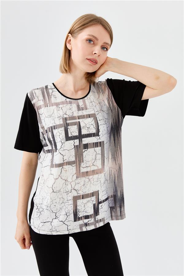 Женская хлопковая футболка с круглым вырезом и стразами черная 