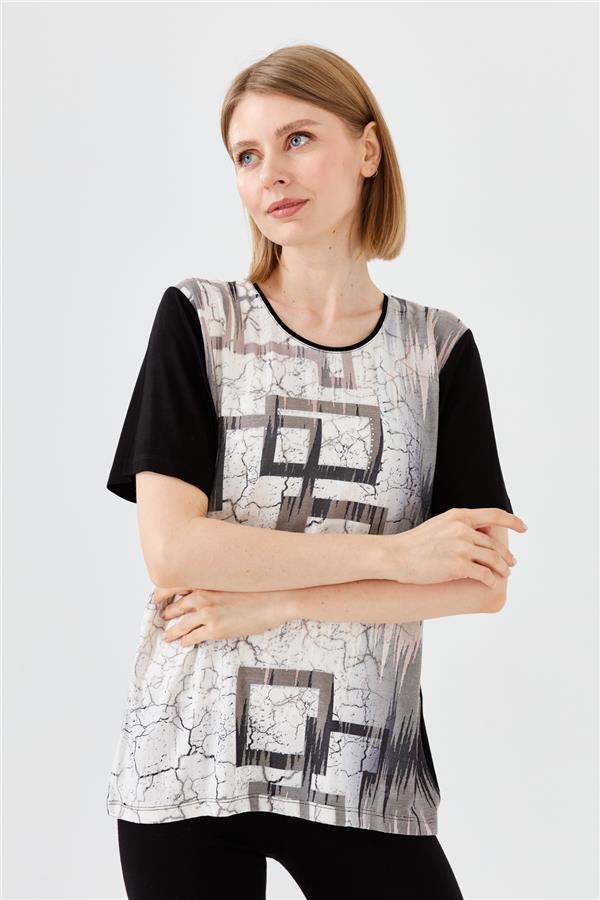 Женская хлопковая футболка с круглым вырезом и стразами черная 