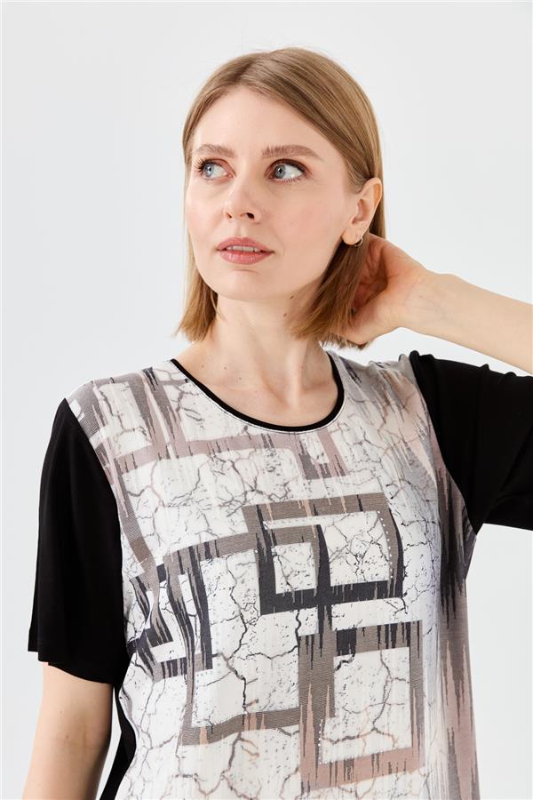 Женская хлопковая футболка с круглым вырезом и стразами черная 