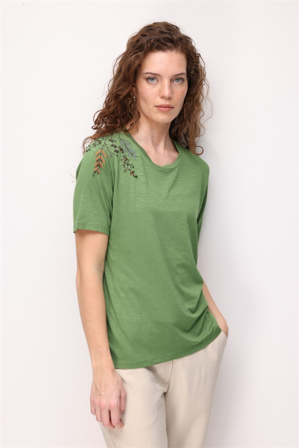 Kadın Sıfır Yaka Tek Omuzu Nakışlı Penye T-shirt A.Yeşil