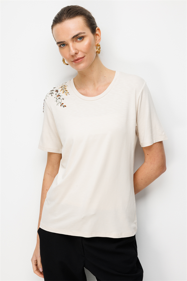 Kadın Sıfır Yaka Tek Omuzu Nakışlı Penye T-shirt Bej
