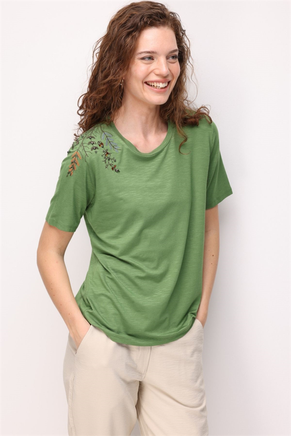 Kadın Sıfır Yaka Tek Omuzu Nakışlı Penye T-shirt A.Yeşil