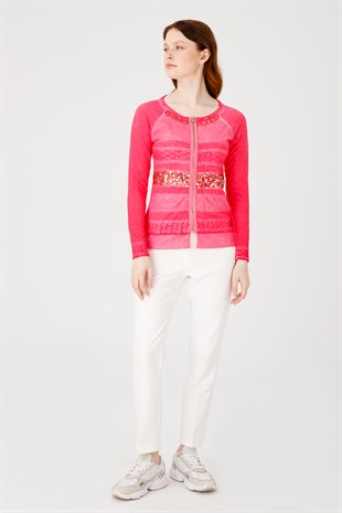 Женская блузка цвета фуксии