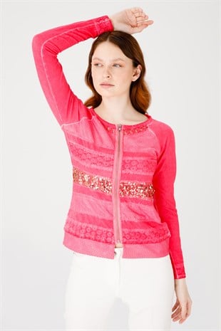 Женская блузка цвета фуксии