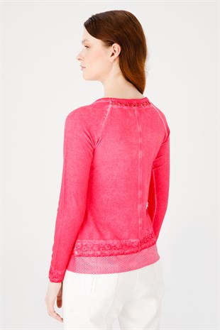 Женская блузка цвета фуксии