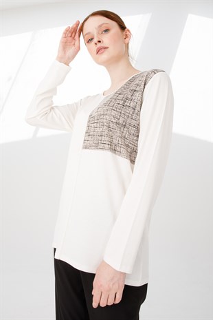 Женский трикотажный пуловер с круглым вырезом и длинным рукавом цвета слоновой кости