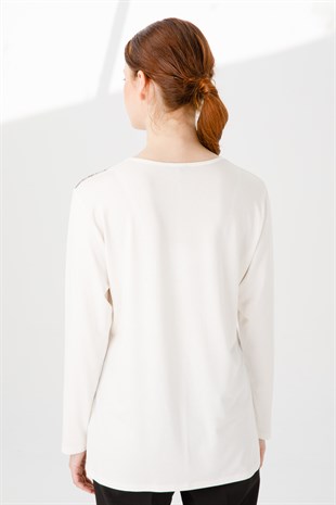 Женский трикотажный пуловер с круглым вырезом и длинным рукавом цвета слоновой кости