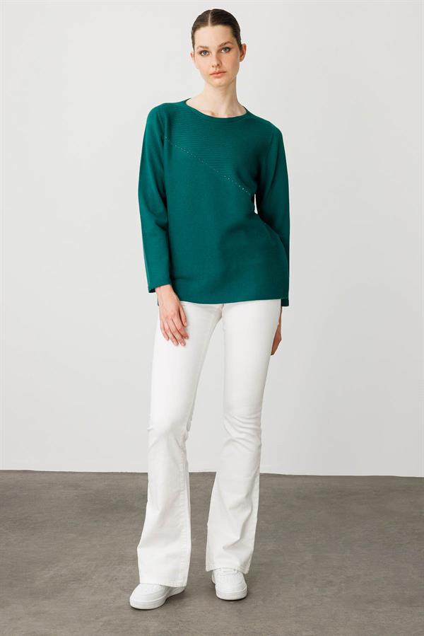 Kadın Sıfır Yaka Verev Taşlı Kazak Ö.Başı