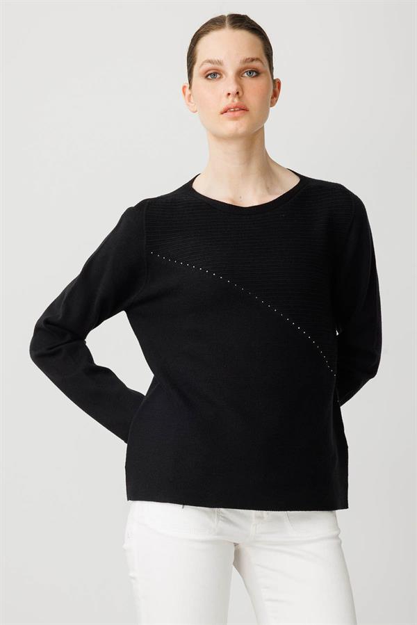 Kadın Sıfır Yaka Verev Taşlı Kazak Siyah