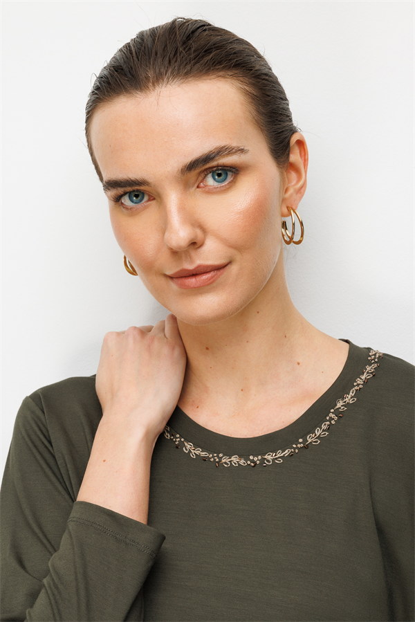 Kadın Sıfır Yaka Yaka Kenarı İşlemeli Penye Bluz Haki