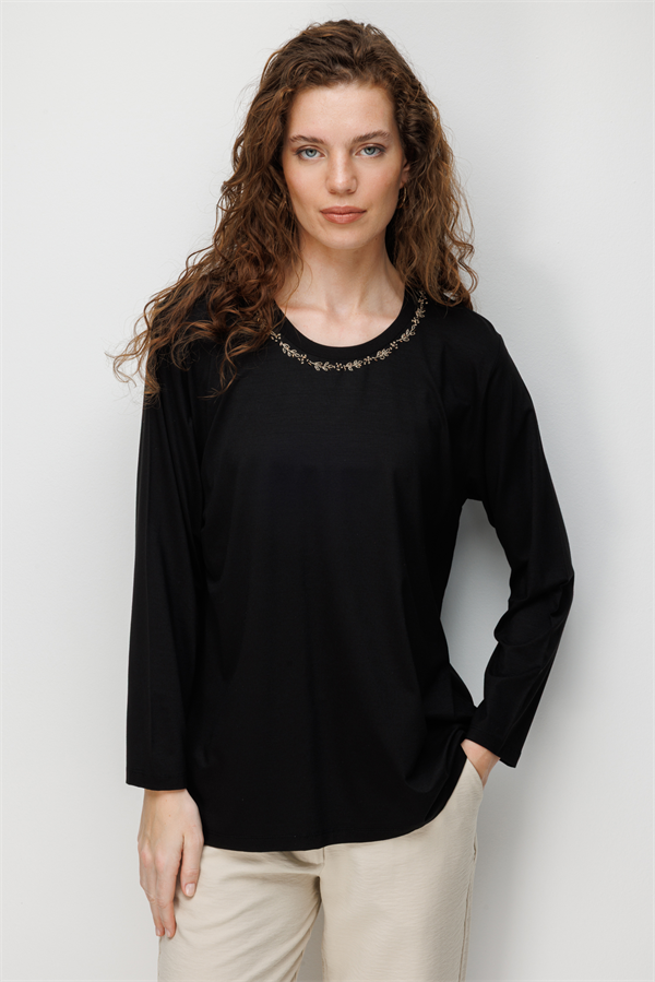 Kadın Sıfır Yaka Yaka Kenarı İşlemeli Penye Bluz Siyah