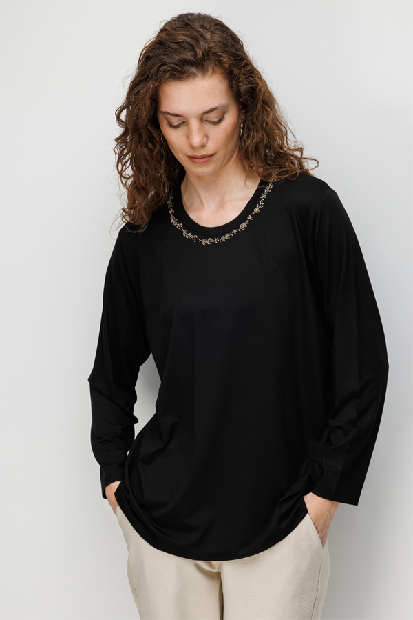 Kadın Sıfır Yaka Yaka Kenarı İşlemeli Penye Bluz Siyah