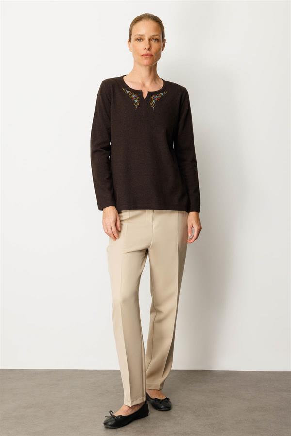 Kadın Sıfır Yaka Yaka Kenarı İşlemeli Yün Bluz K.Kahve
